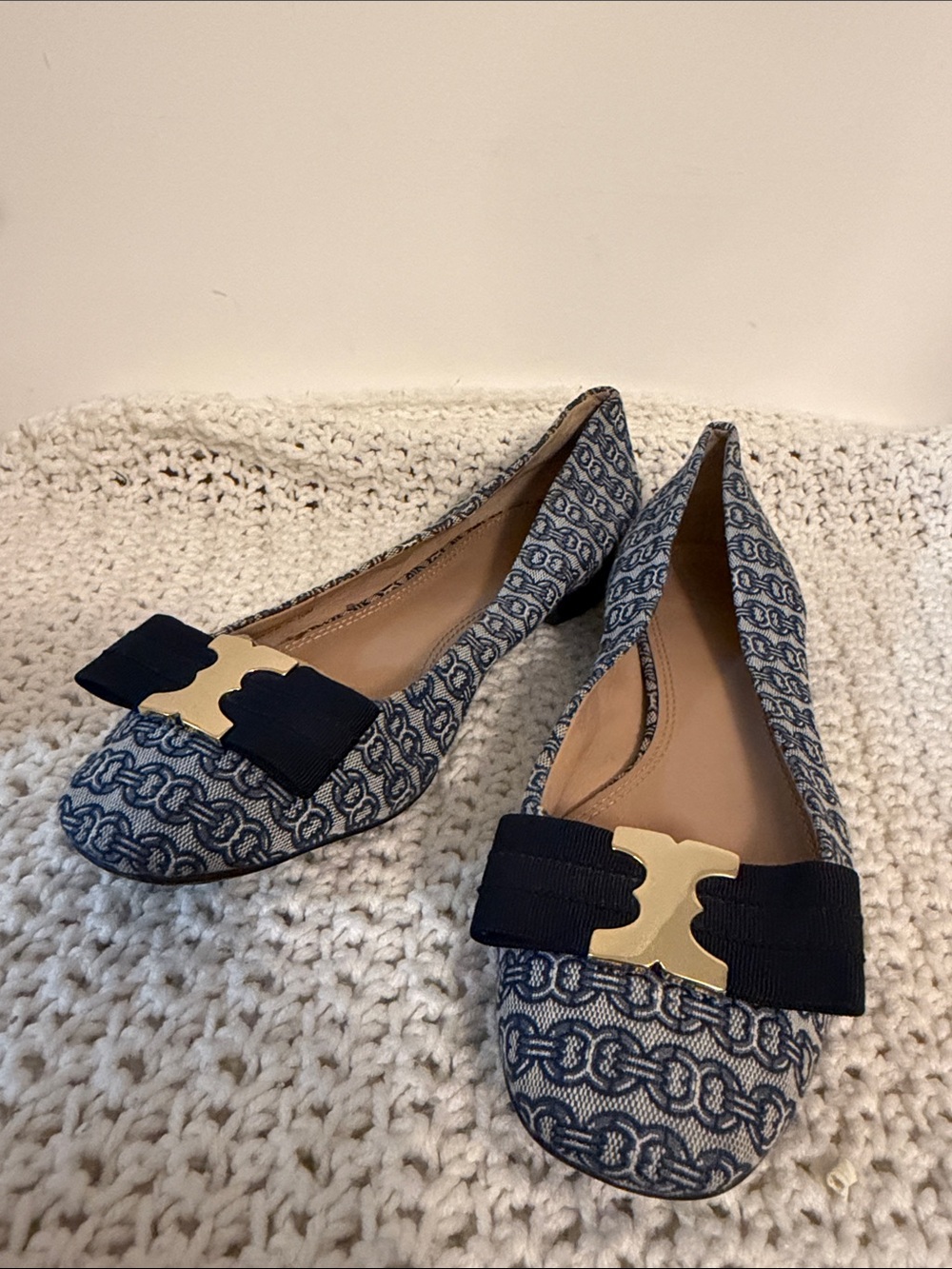 Tory Burch Navy Chain-Print Ballet Flats with Gold Logo Bow